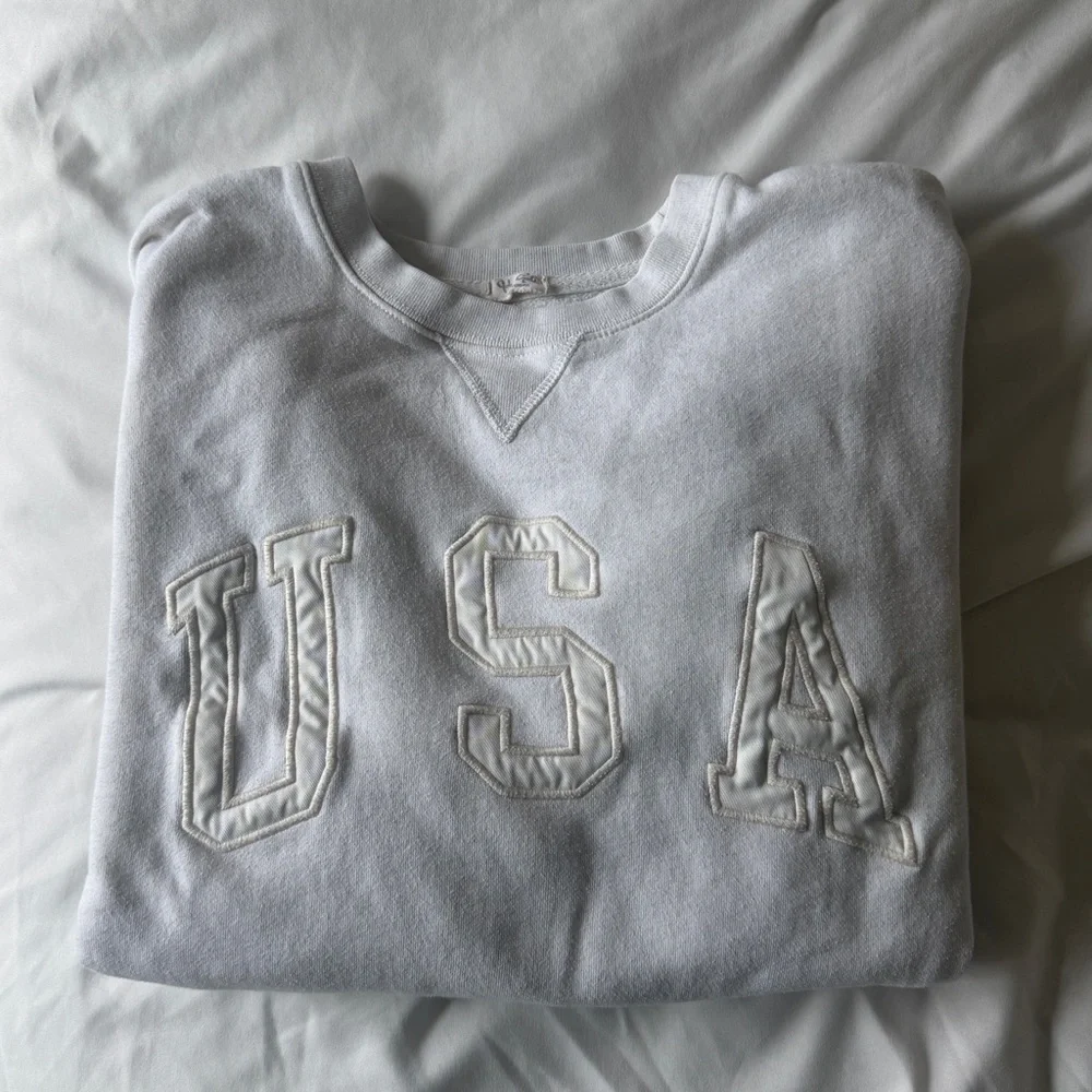 Brandy Melville OFF-WHITE USA Crewneck Sweatshirt